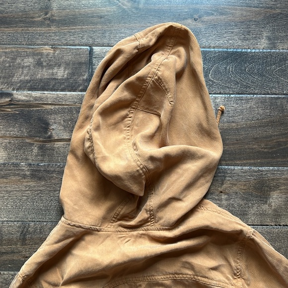 Yellow jacket - Picture 4 of 6